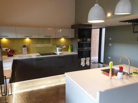 מאץ' וונלוק Westwood Lodge מראה חיצוני תמונה